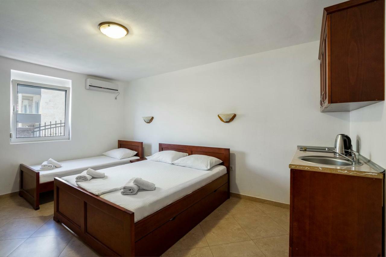 Apartments Vila A1 Dobra Voda Exterior photo
