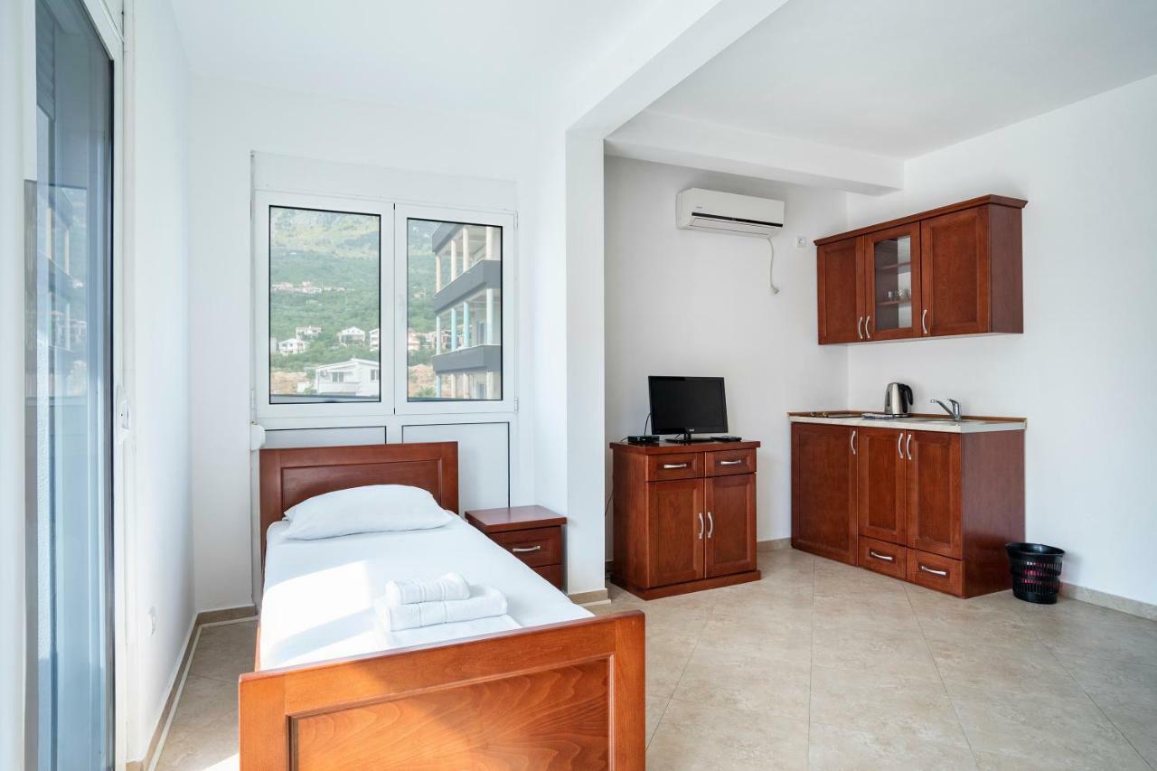 Apartments Vila A1 Dobra Voda Exterior photo