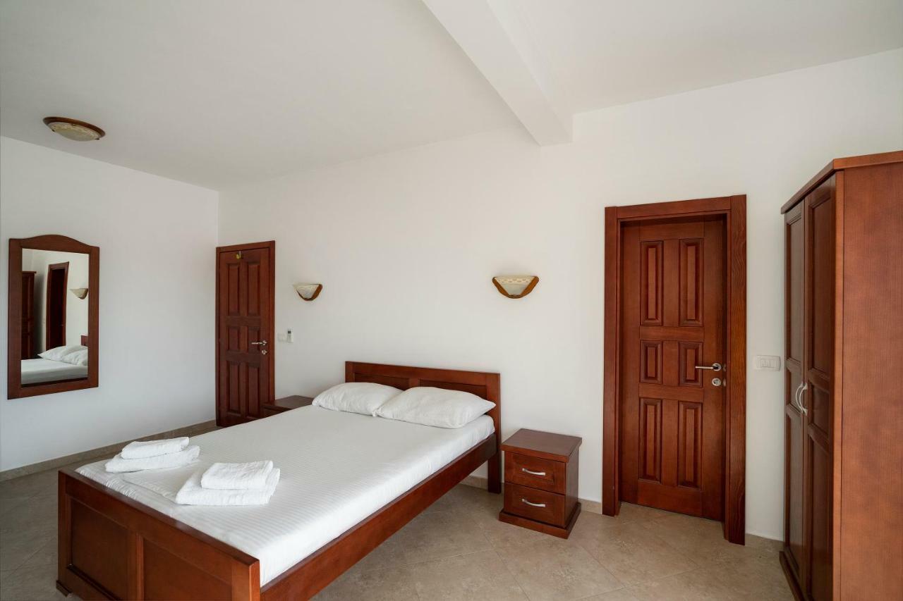 Apartments Vila A1 Dobra Voda Exterior photo