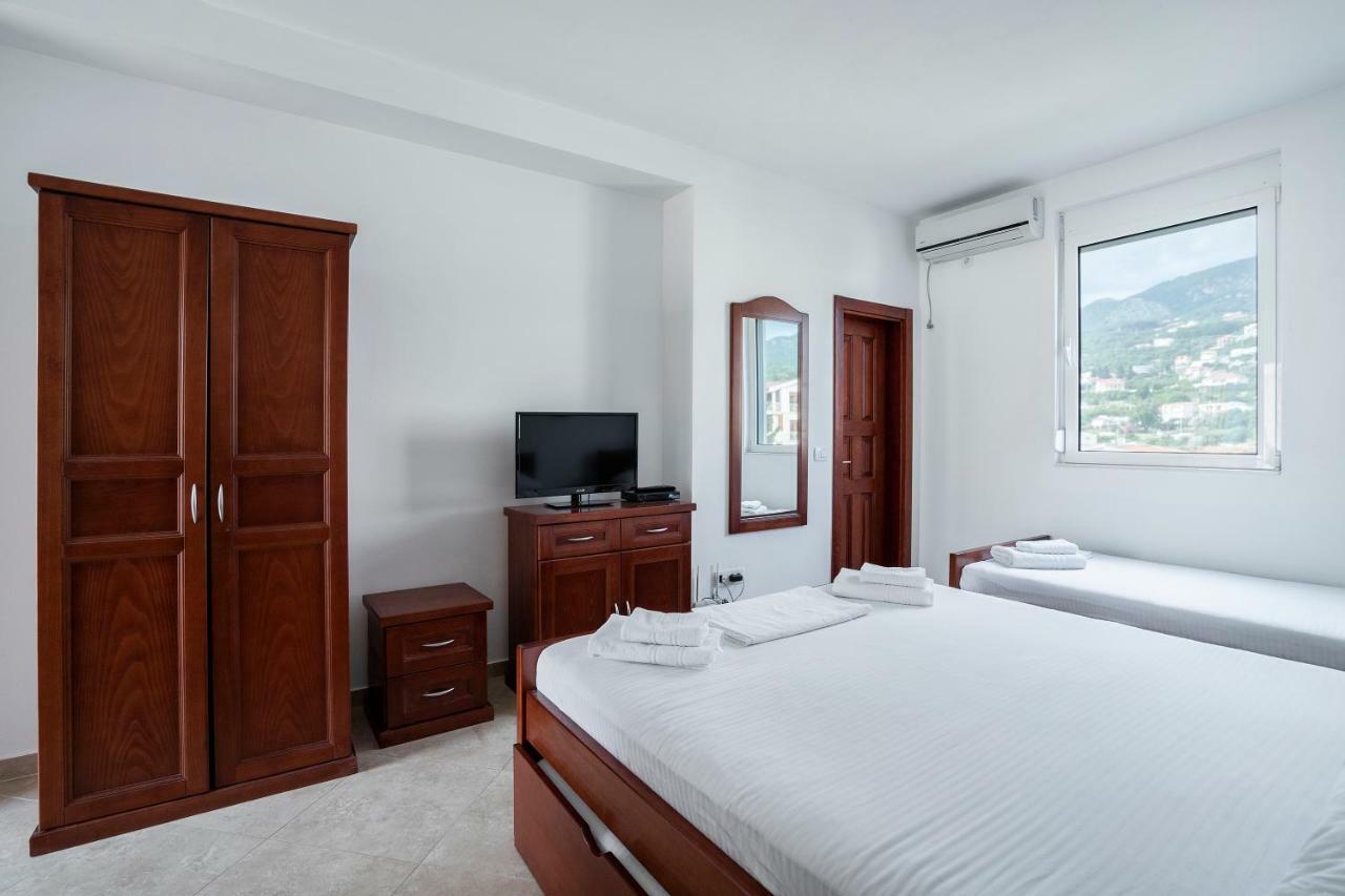Apartments Vila A1 Dobra Voda Exterior photo